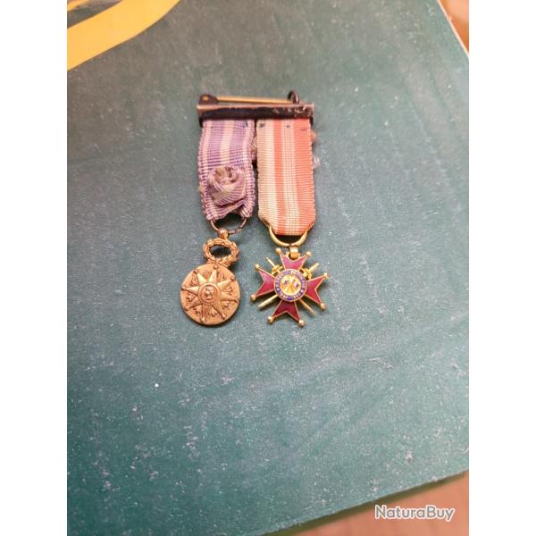 Lot de deux m�dailles miniatures dont franco britannique