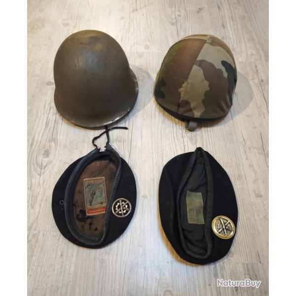 Lot 2 casques militaires fran�ais et 2 berets- �tat correct, dat�s 1952-1989 //