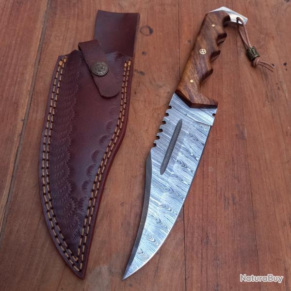 Joli Couteau de Chasse Damas Manche en Bois �tui en cuir