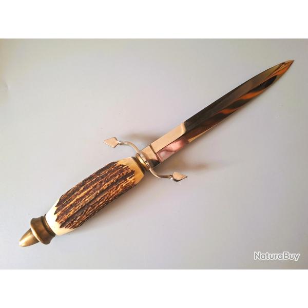 Dague de chasse, bois de cerf, garde � quillons invers�s, lame de 19,5cm � ar�te m�diane. LT 33,5cm