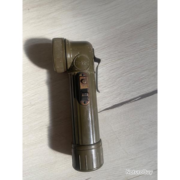 WW2 US LAMPE MILITAIRE AM�RICAINE COUD�E " TL 122 C