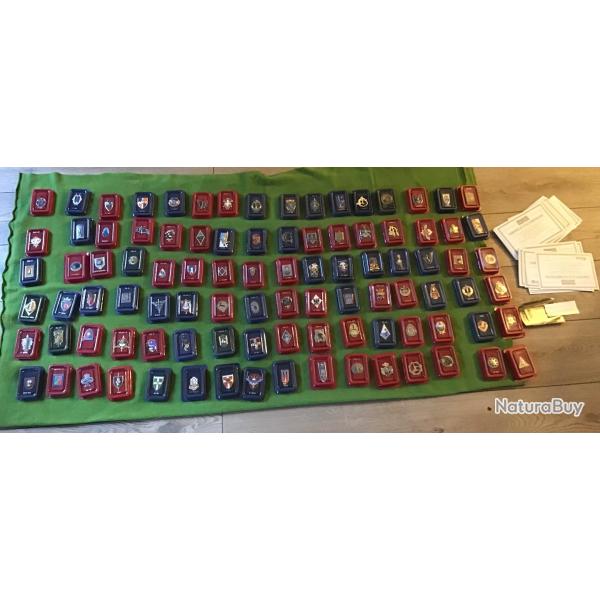 LOT DES 96 INSIGNES R�GIMENTAIRES �DITIONS ATLAS