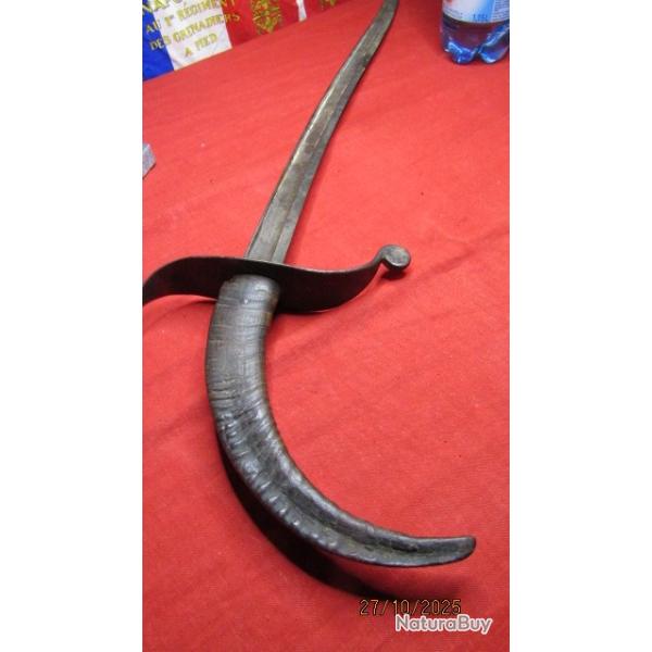 couteau dague lame chassepot pr�sentoir corne gazelle antilope chasse v�nerie panoplie sans fourreau