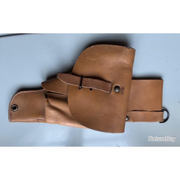 Holster en cuir fauve , un rivet dfectueux ( photo 6 )