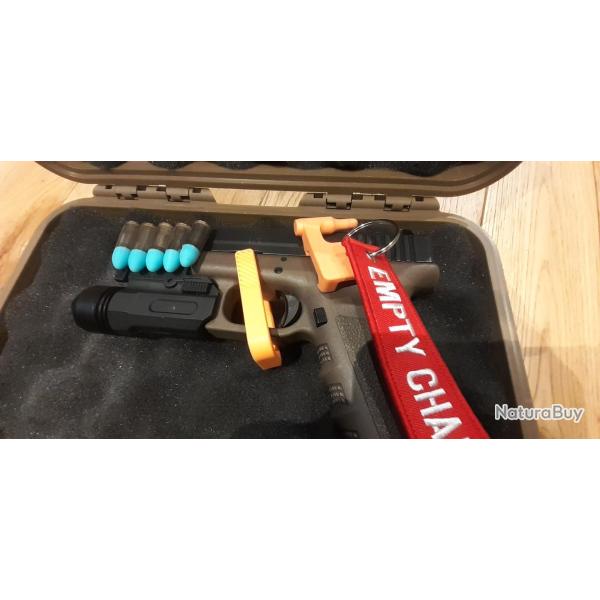Lot pour Glock: Chargette, drapeau de chambre, outil de d�montage, 5 cartouches de manip, neuf.