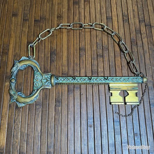 BRONZE PORTE CLEFS MURAL SIGN� MAX LE VERRIER