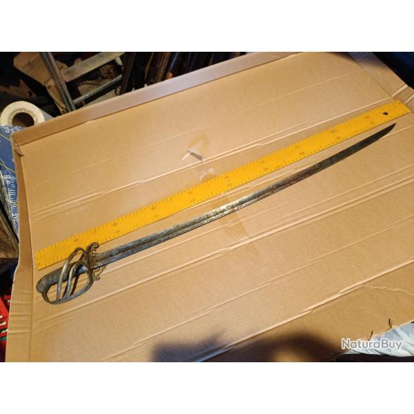 Sabre ancien lame grave