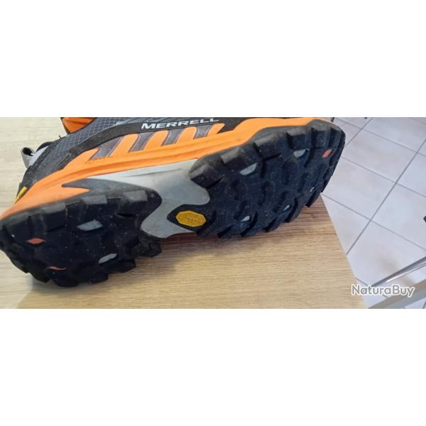 chaussure de marche Merrell