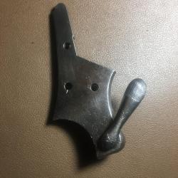 REVOLVER 1874 . PIECES DETACHEES . PLAQUE RECOUVREMENT AVEC CLE