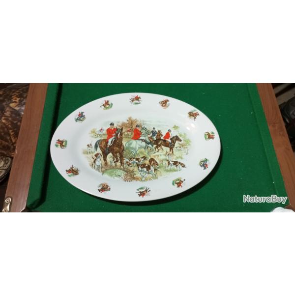 Tr�s grand plat de service � d�cor de chasse sign�
