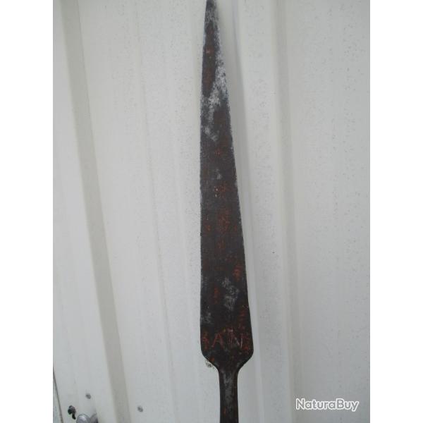 pique r�volutionnaire marqu�  A N  pour arm�e nationale - avec une partie de  sa hampe d'�poque