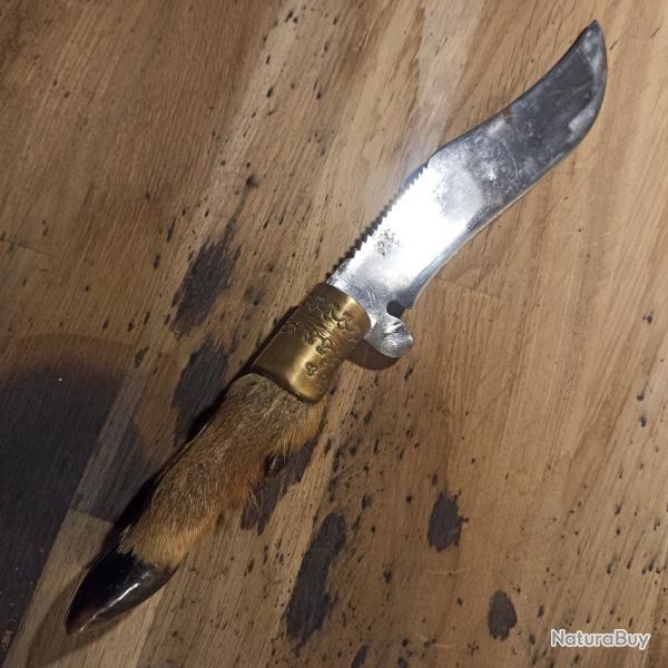 Couteau Poignard de chasse ou de v�nerie poign�e patte de cervid�