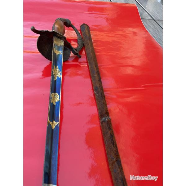 pe d officier,  lame triangulaire bleuie et dore aux tier poque restauration  en excellent tat