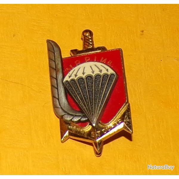 INSIGNE PARACHUTISTE : 3� R.P.I.Ma, relief, �pingle pastille oblongue, dos grenu, fond rouge vif , r