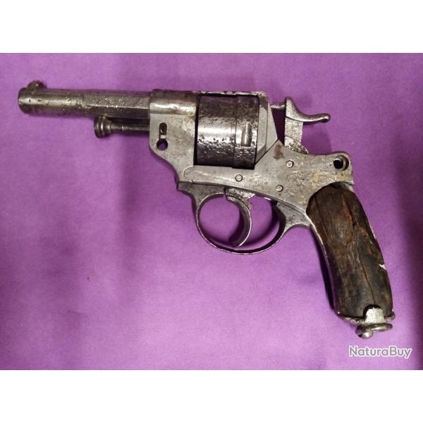 Revolver 1873 Chamelot Delvigne. 1880. Matricule n�F27506. Incomplet. Cat�gorie D