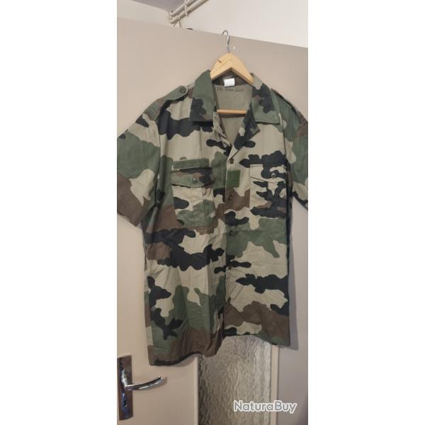 Chemise militaire neuve, manches courtes