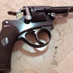 Revolver  Chamelot 1874 modèle officiers année de fabrication 1879 deux nouvelles photos