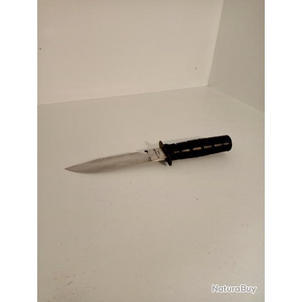 Couteau Survie, Chasse 420 Stainless Taiwan lame fixe et dents crant�