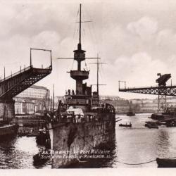 Carte postale "Real-Photo" C. A. P. Strasbourg - Brest, Le Port Militaire -N&deg;4152