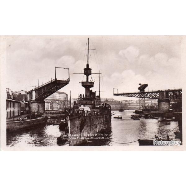 Carte postale "Real-Photo" C. A. P. Strasbourg - Brest, Le Port Militaire -N�4152