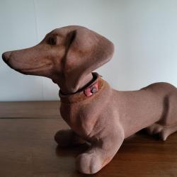 CHIEN  " TECKEL " PENDULAIRE Année 1960 ..