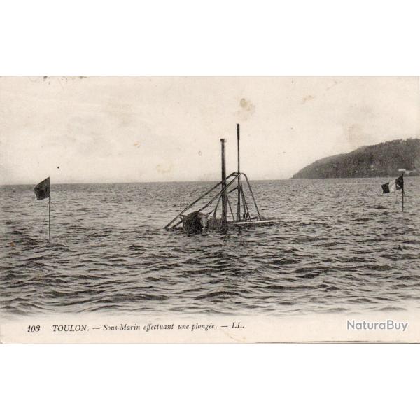 CPA - Marine de Guerre -TOULON - Le SOUS - MARIN  effectuant une plong�e N�4153