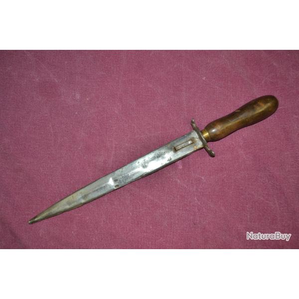 couteau de tranch�e Trusson complet avec fourreau et sa garde poilu guerre 14-18