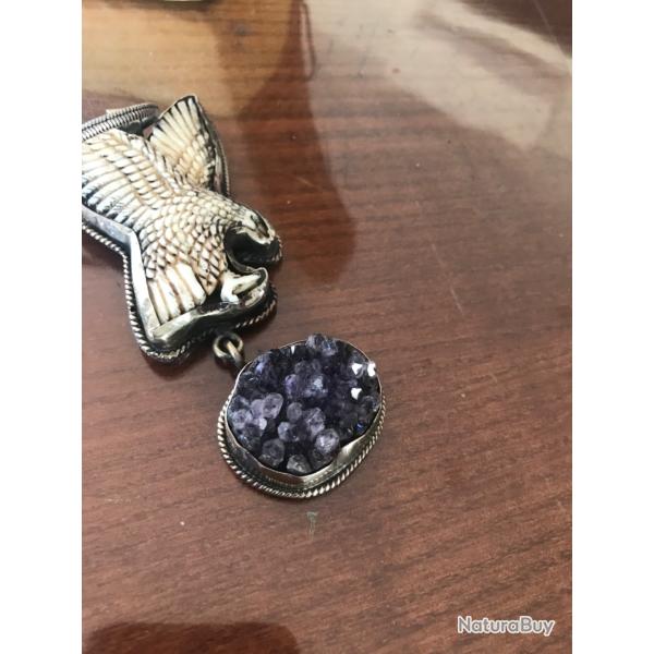Pendentif am�rindien aigle sculpt� os de buffle - g�ode am�thyste sur argent repouss�