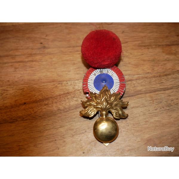 Insigne pompon grande tenue d'un k�pi 1884, train des �quipages