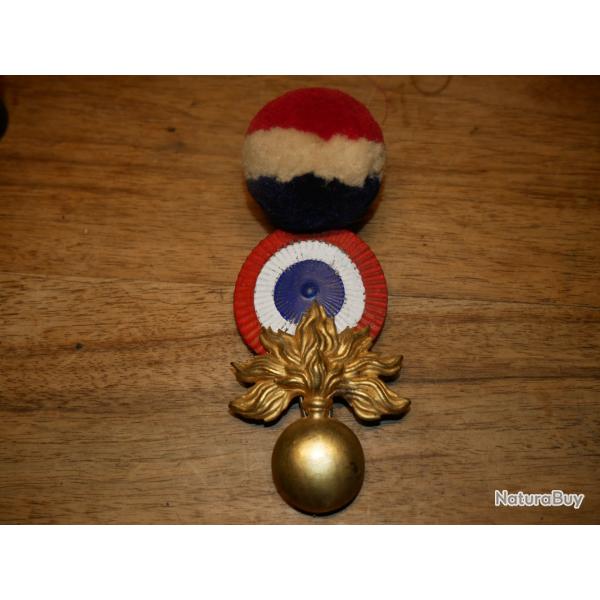 Insigne pompon grande tenue d'un k�pi 1884 �tat major