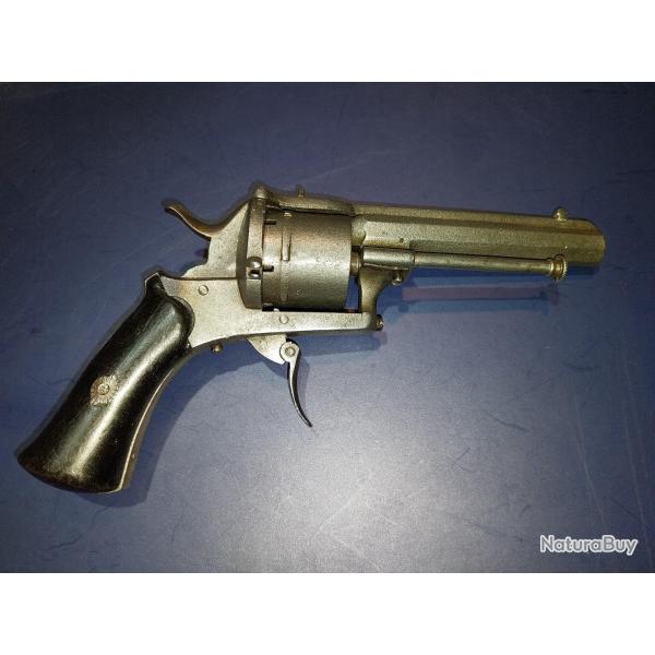 Revolver � carcasse ferm�e type lefaucheux � broche calibre 7mm