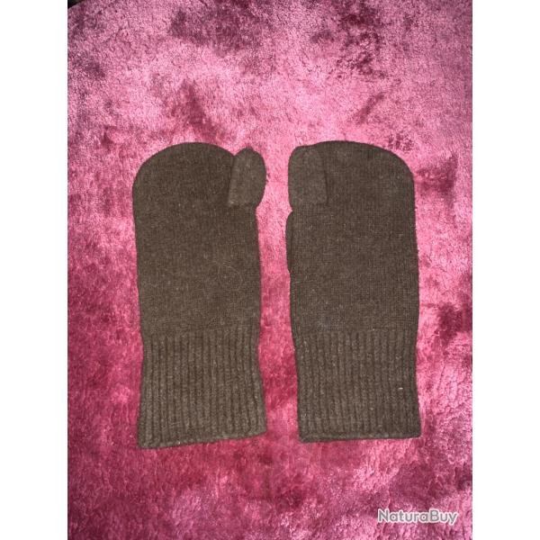 Paire de gants de laine US . Trouves a Walbourg , Alsace .