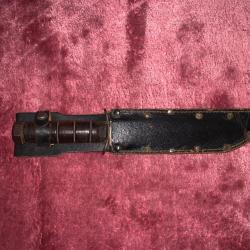 Poignard style Ka Bar , marqu&eacute; US 42 .