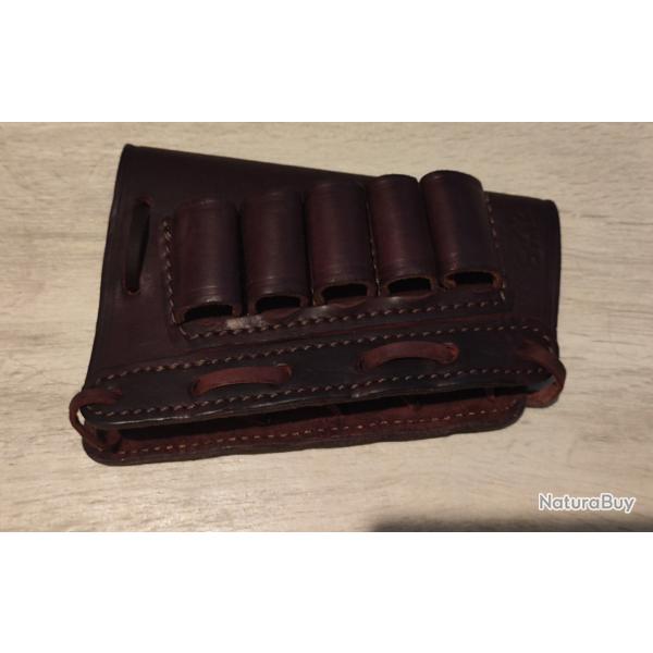 Repose joue en cuir avec cartouchi�re pour calibre 12