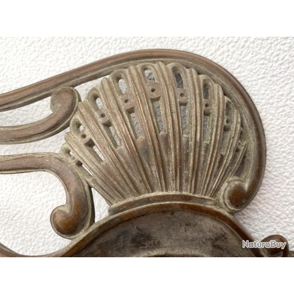 Pi�ce mod�le d'une monture de sabre d'officier � garde de bataille