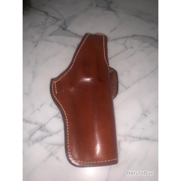 Superbe holster Vintage pour un revolver , je pense Smith et Wesson mais � v�rifier .
