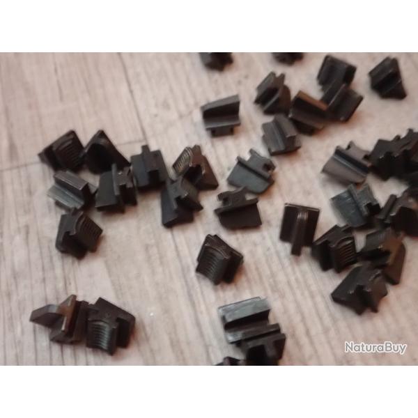 Lot de 2 guidons de pistolet ou fusil suisse � identifier