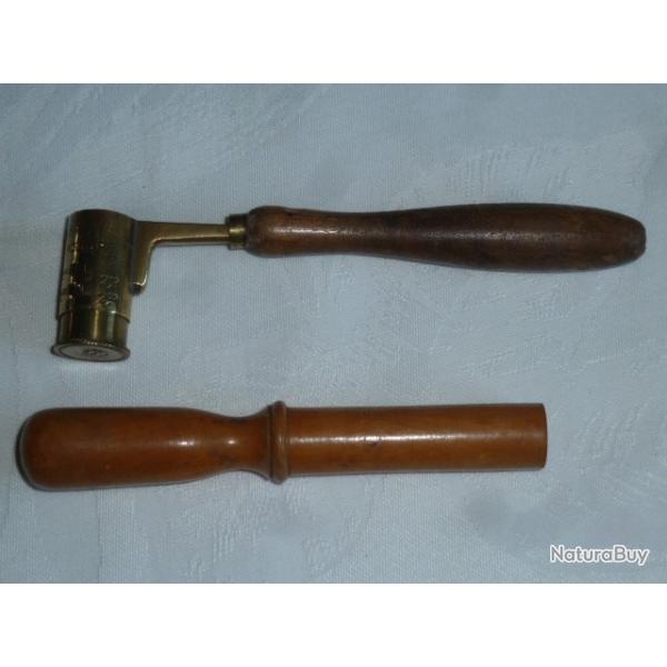 Ancienne dosette � poudre et 1 Bourroir en buis