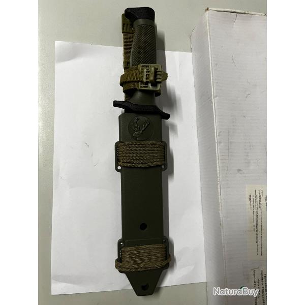 Poigard de combat id�al chasse p�che  randonn�e �tat neuf dans sa bo�te tranchant aiguise