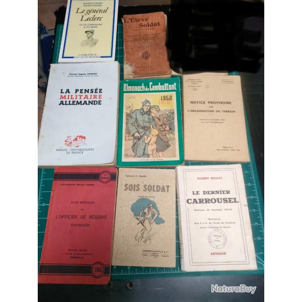Lot de 8 livres militaires, notices, aide-m�moire,etc..