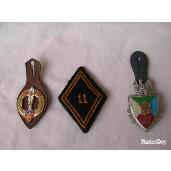 WW2/POSTWAR FRANCE LOT DE 3 INSIGNES MILITAIRES D EPAULE INSIGNE DE REGIMENT 11e rgt / 2 RCS / 32 RA
