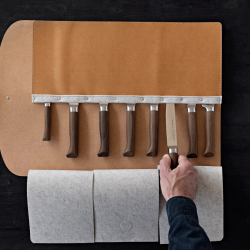 Natte de rangement 8&nbsp;couteaux - cuir r&eacute;g&eacute;n&eacute;r&eacute; & feutrine recycl&eacute;e (Malette vide)