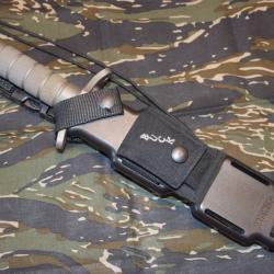 Lot de 2 couteaux de survie : BUCK 184 / BUCKMASTER et EXTREMA RATIO Dobermann IV Africa