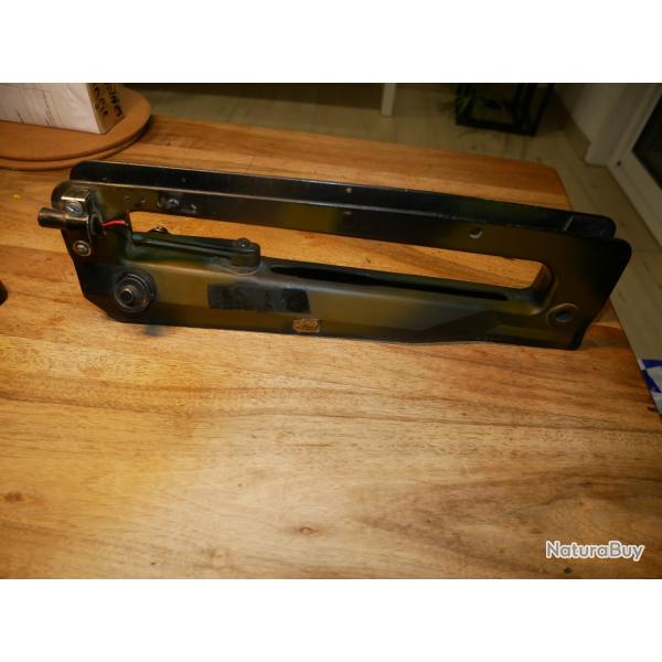 Poign�e de transport de FAMAS F1 camoufl� terrain avec un laser lat�ral