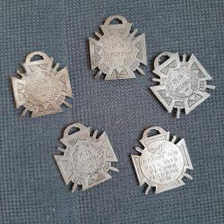 Lot de croix journ&eacute;e du poilu Guerre de 14-18 - M&eacute;dailles de soutien &agrave; l'effort de guerre.