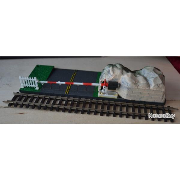 Passage � niveau �lectrique, Potence signalisation, Signal c�bl� 3 feux Jouef