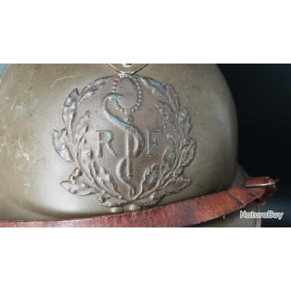 CASQUE ADRIAN SERVICE DE SANTE MODELE 1926 AVEC GRANDE RONDACHE ATTRIBUT DU MODELE 1915 France 2eme 