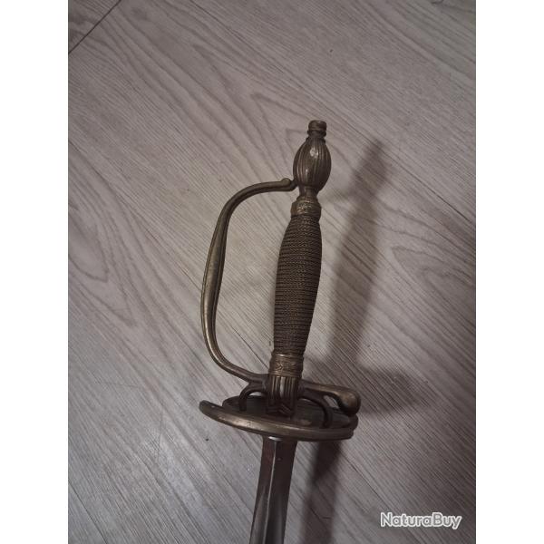 Magnifique epee XVIII eme siecle garde en bronze