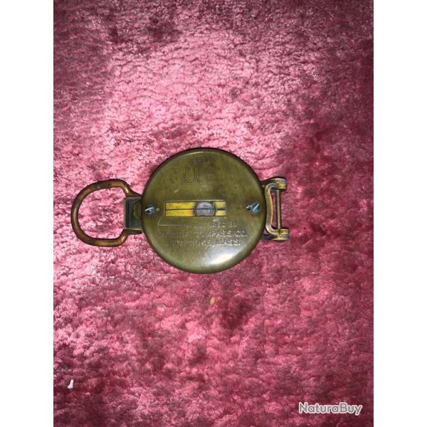 Boussole US datee 02-50 . Trouv�e dans une malle d'un officier Fran�ais en Indochine .