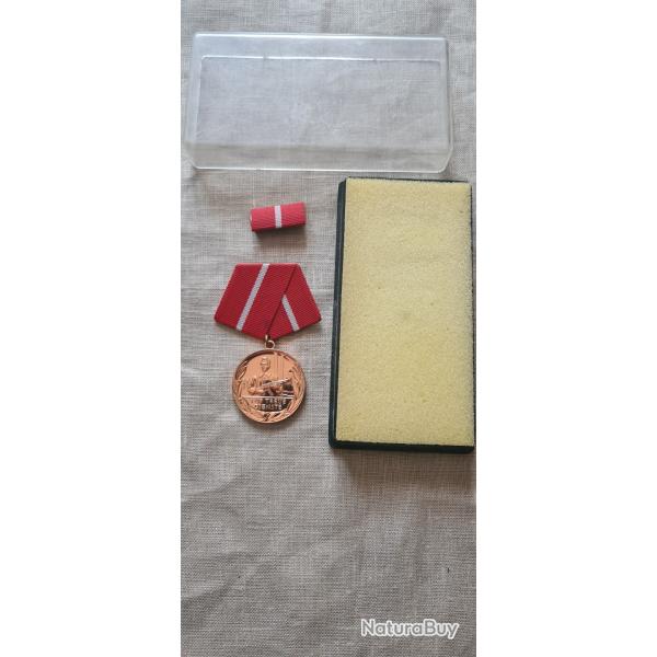 M�daille DDR dans sa bo�te 1
